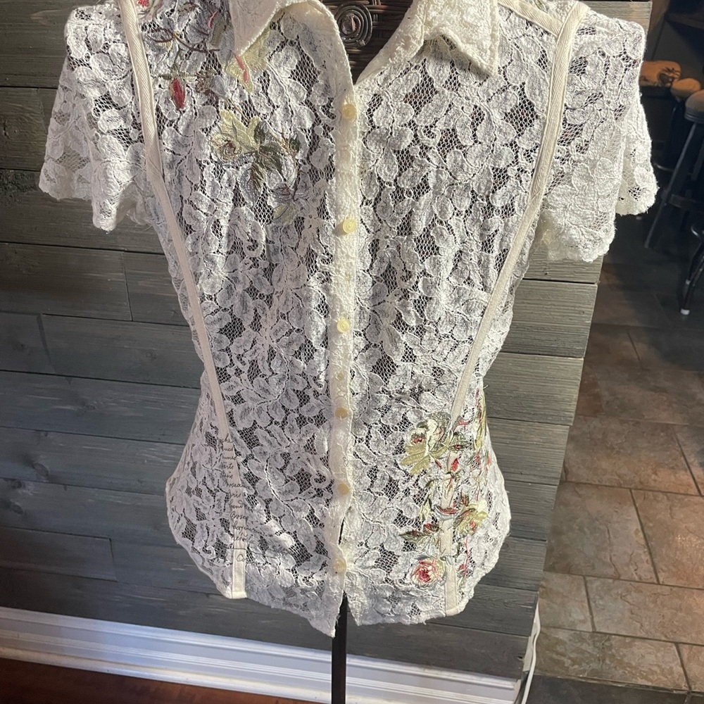 Johnny Was Cream Short Sleeve Fitted Blouse